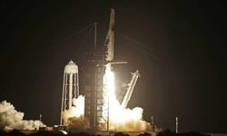 SpaceX tarihi uçuşu başladı