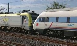 Tuzla'da iki tren kafa kafaya geldi