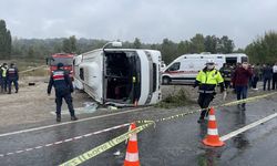 Bartın'da midibüs devrildi, Belediye Başkan Yardımcısı Kömeç ve 1 kişi öldü