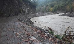 Kastamonu'da sel geçici menfezlere zarar verdi, köylere ulaşım sağlanamıyor