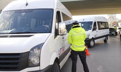 Trafik polisleri yeni kıyafetleriyle sahada