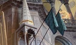 Ayasofya Camii'ne asılan 'Hilafet Sancağı' ne anlama geliyor? Yeşil sancaktaki 3 hilal...