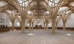 İngiltere’nin en prestijli mimari ödülünü Cambridge Merkez Camii aldı