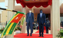 Cumhurbaşkanı Erdoğan, Togo Cumhurbaşkanı Gnassingbe tarafından resmi törenle karşılandı