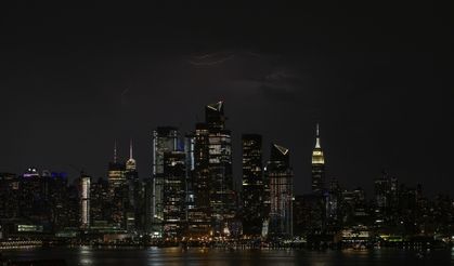 New York'ta şimşekli gece