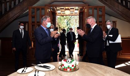 Milli Savunma Bakanı Akar’dan İtalyan mevkidaşına sürpriz "EURO 2020" kutlaması