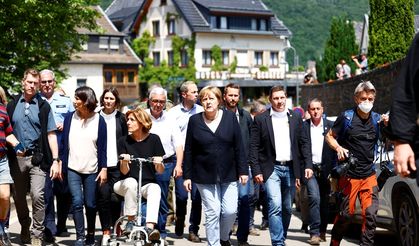 Almanya Başbakanı Angela Merkel, sel bölgesini ziyaret etti