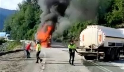Kastamonu Bozkurt'a yardım taşıyan tırda yangın çıktı