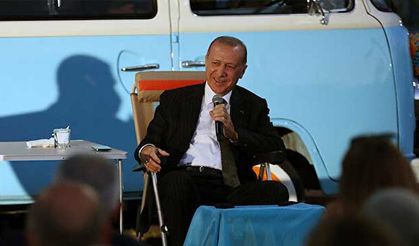 Cumhurbaşkanı Erdoğan gençlerle birlikte şarkı söyledi