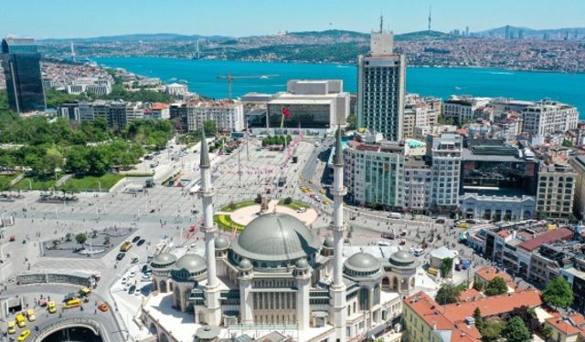 Taksim Camii'nde Hristiyan ve Musevilere ait ibadethaneler mi var? Yerinde inceledik...
