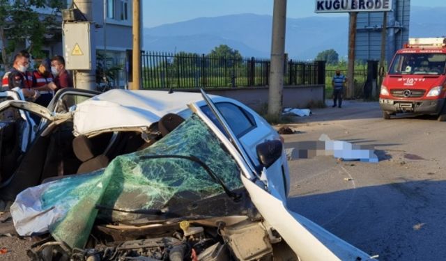 Bursa'da otomobilin direğe çarpması sonucu 3 kişinin öldüğü kazayla ilgili sürücü tutuklandı