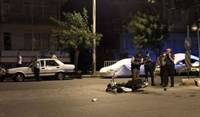 Niğde'de motosiklet ağaca çarptı: 2 ölü