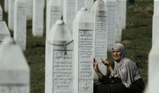 Srebrenitsa Soykırımı'nın 19 kurbanı daha toprağa verildi