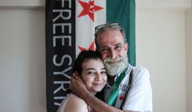 Suriyeli baba ile kızı 12 yıl aradan sonra İstanbul'da kavuştu