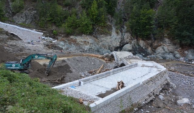 Kastamonu'daki sel, 122 yıllık köprüye de zarar verdi