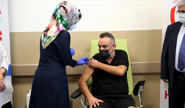 Turkovac aşısı faz 3 çalışmasında gönüllülere uygulanmaya başlandı