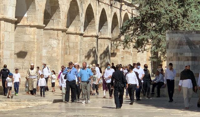 Beş yüzü aşkın fanatik Yahudi, Mescid-i Aksa'ya baskın düzenledi