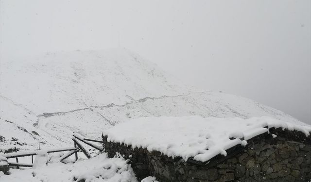 Karadeniz'de Eylül ayında kar yağışı
