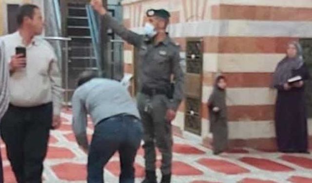 İşgalci İsrail güçleri, Batı Şeria'daki Harem-i İbrahim Camii'ne baskın düzenledi