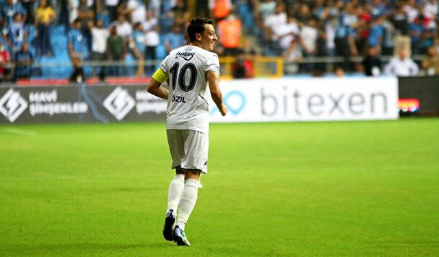 Mesut Özil sosyal medyada fotoğrafla açıkladı: İşte oy vereceği parti...