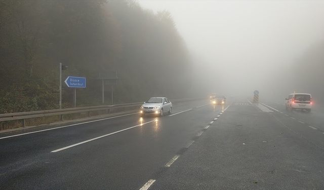 Bolu Dağı'nda sis ve yağmur etkili oluyor
