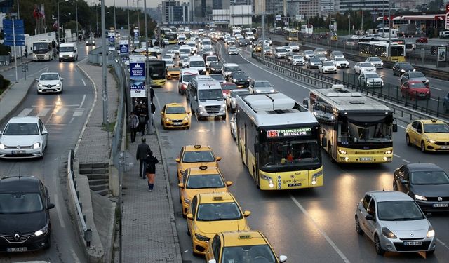 İstanbul'da trafik yoğunluğu yaşanıyor