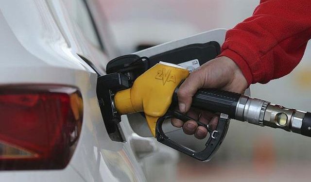 Benzine 44 kuruş zam yapıldı
