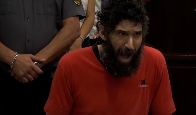 Önce annesini öldürdü, sonra çıkarıldığı mahkemede miyavladı