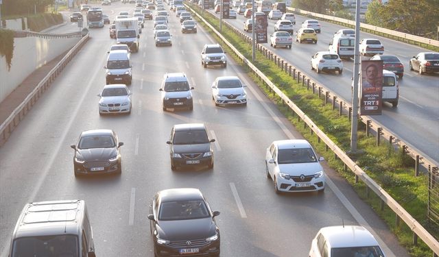 İstanbul'da sabah saatlerinde trafik yoğunluğu yaşandı