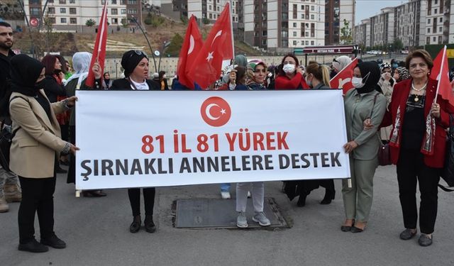 Şırnak'ta 81 ilden gelen kadınlardan terör mağduru ailelere destek için yürüdü