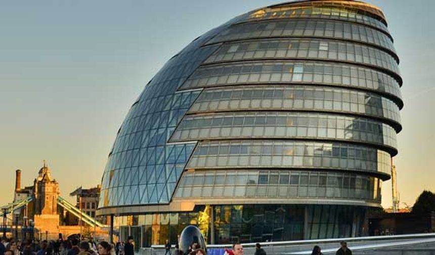 Londra Belediyesi'nin 'ceset depolama' ihalesi, 'aşı kaynaklı ölümlerin artacak' iddialarına neden oldu!