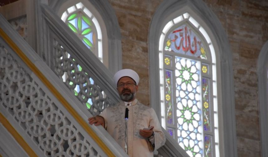 Diyanet İşleri Başkanı Erbaş, Ordu'da Altınordu Akyazı Uhud Camisi'nde hutbe irat etti