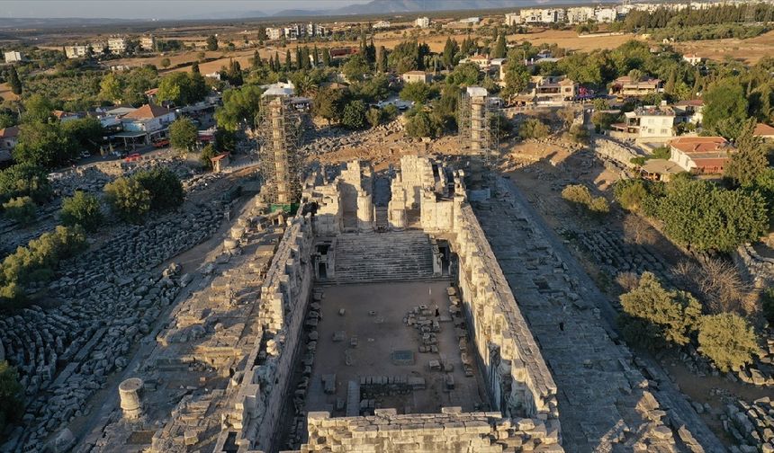 Didim'deki Apollon Tapınağı'nda bulunan 2 bin 300 yıllık sütunlar restore edilecek