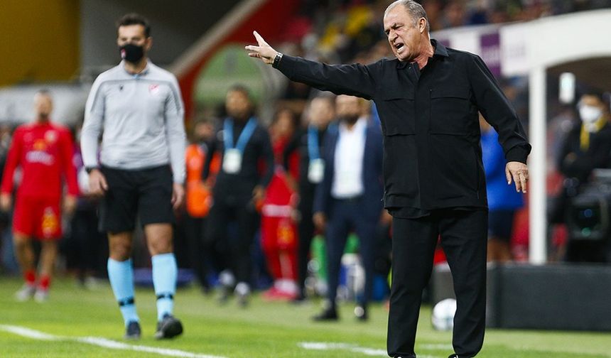 Terim iki oyuncuya kapıyı gösterdi