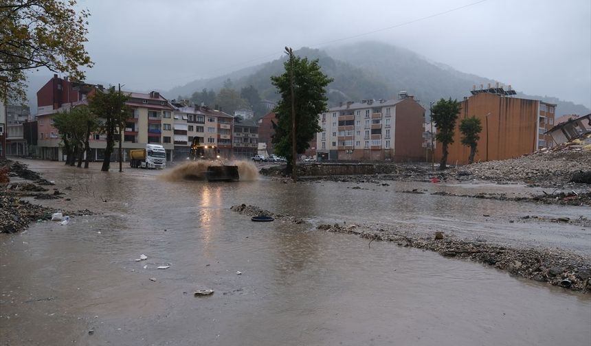 Şiddetli yağış Bozkurt'un sokaklarını yeniden sular altında bıraktı