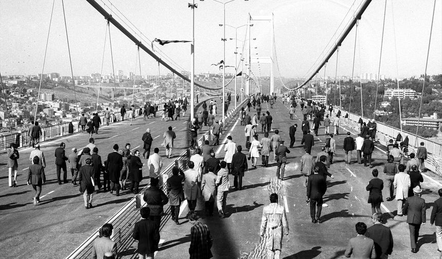 Boğaz'ın gerdanlığı 48 yıldır kıtaları birbirine bağlıyor