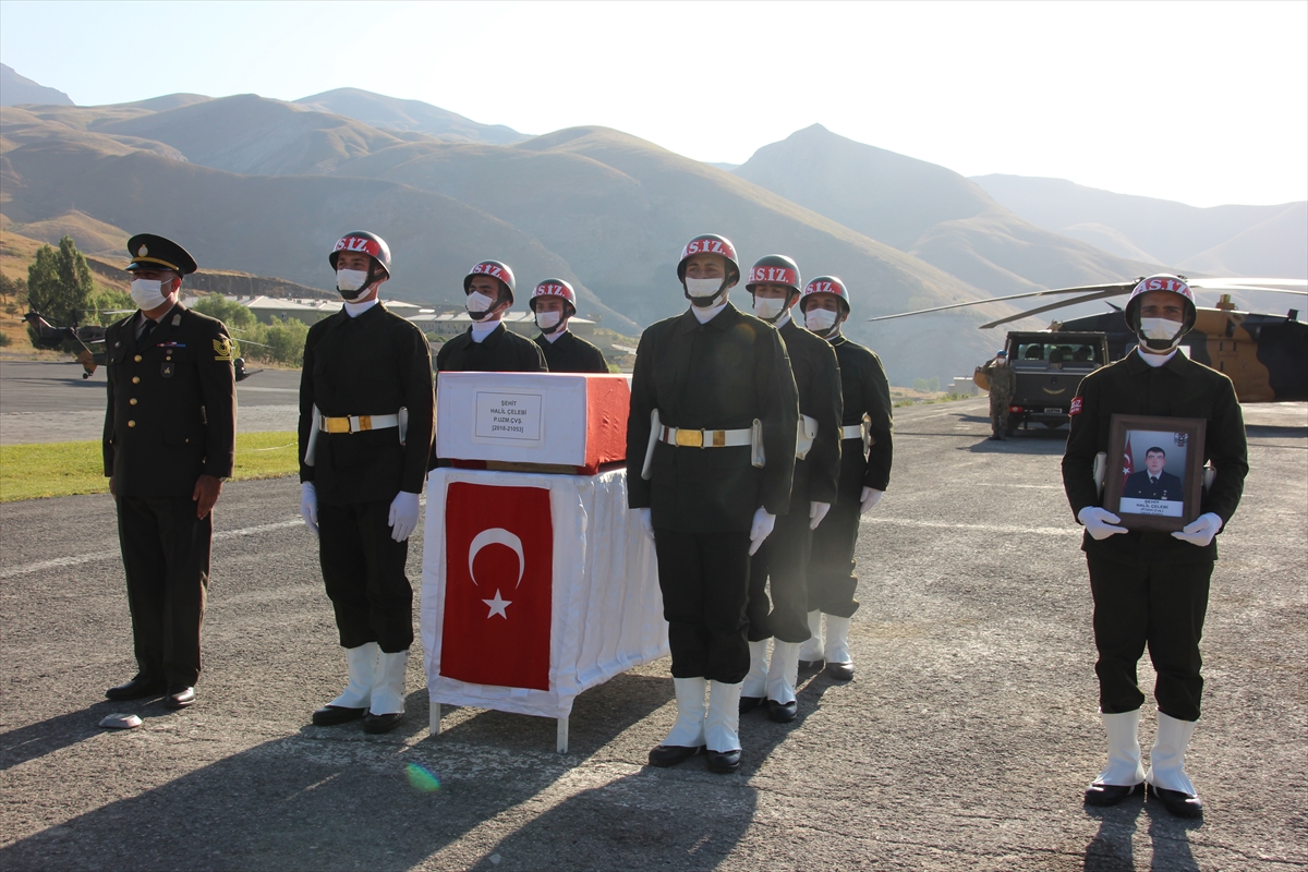 Pençe Harekatı bölgesinde şehit olan asker için Hakkari'de tören düzenlendi
